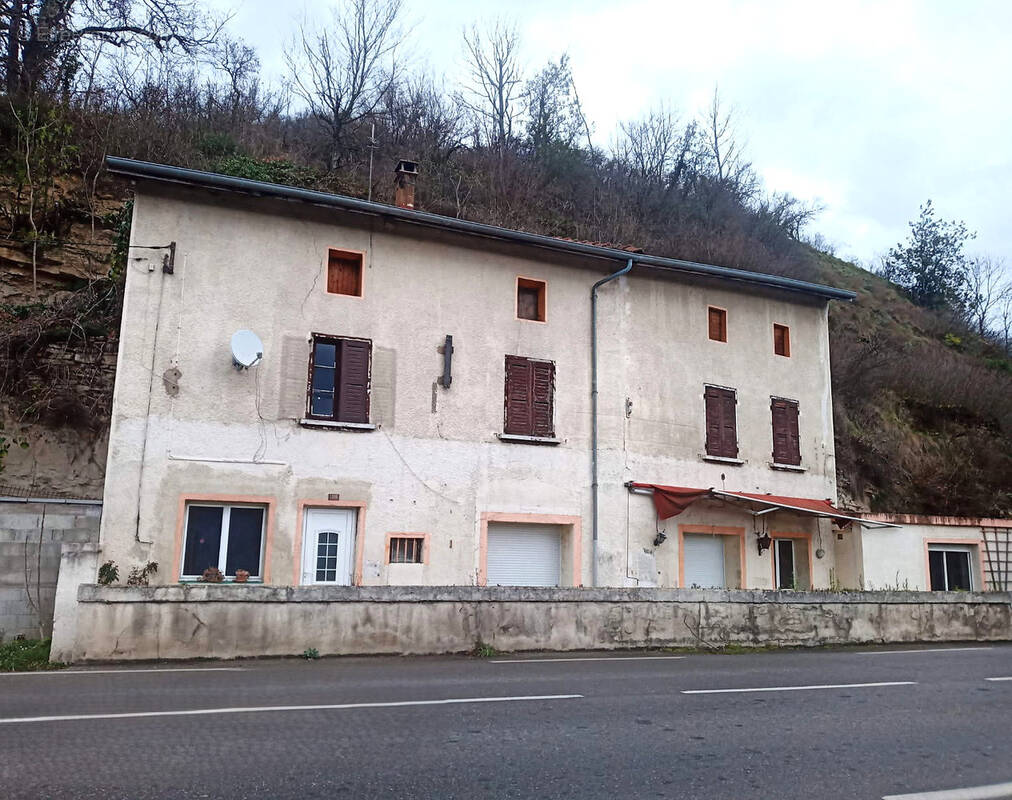 Maison à SAINT-LATTIER