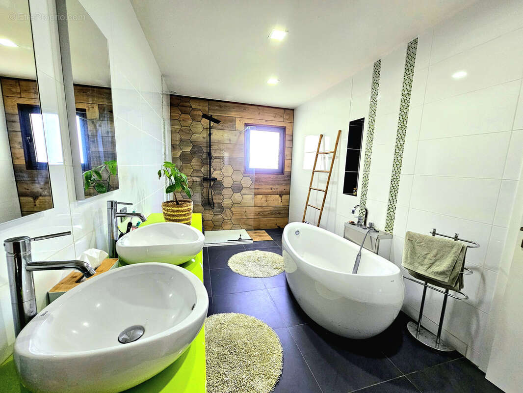 Maison à LA TOUR-DU-PIN