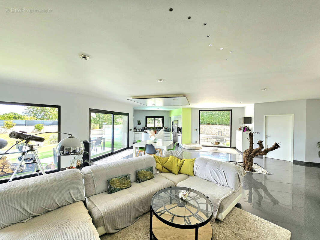 Maison à LA TOUR-DU-PIN