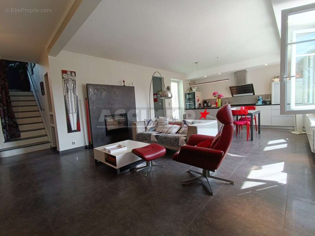 Maison à LABRUGUIERE