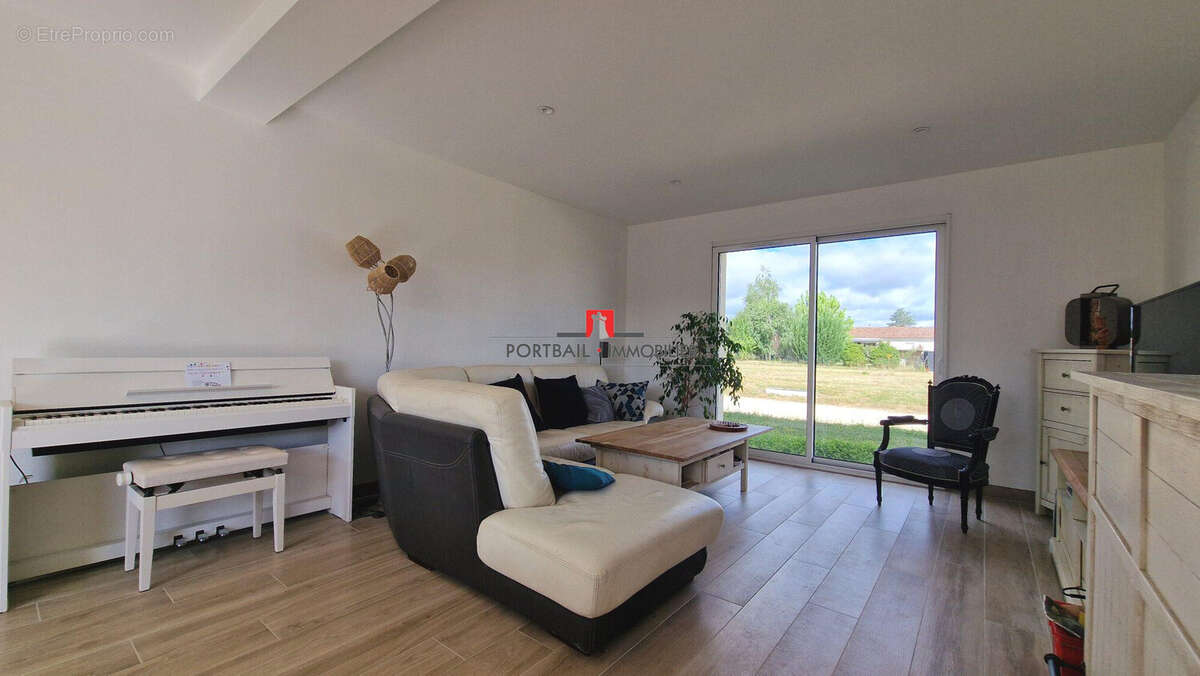 Maison à VILLEGOUGE