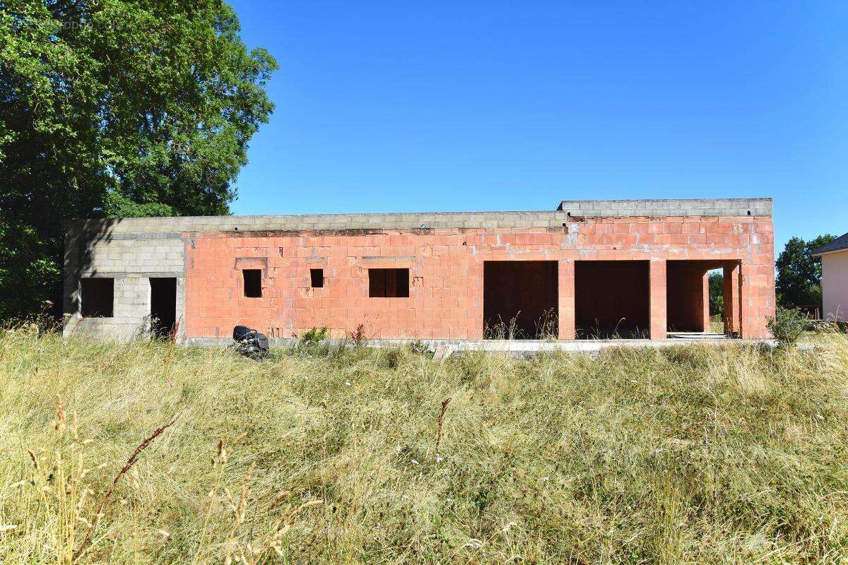 Maison à SALLES-CURAN