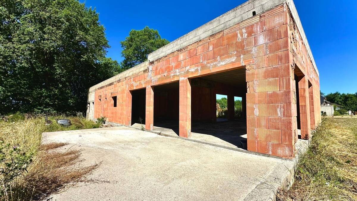 Maison à SALLES-CURAN