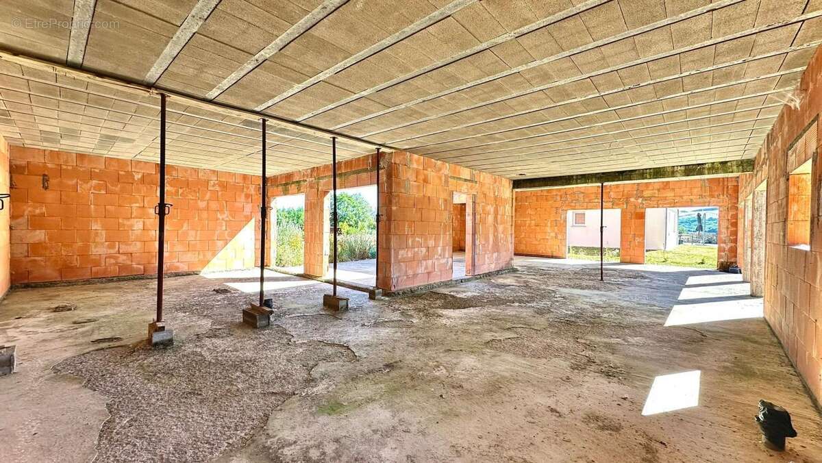 Maison à SALLES-CURAN