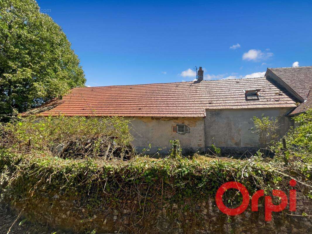 Maison à AUGY-SUR-AUBOIS