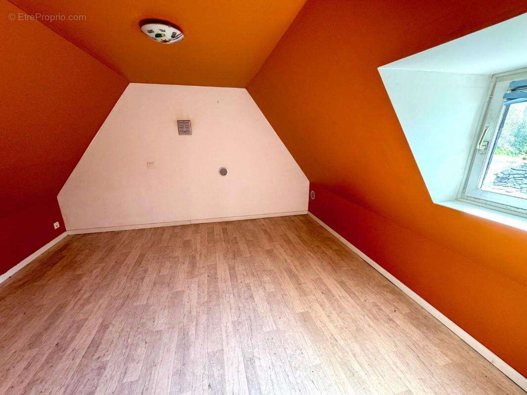 Maison à ENTRAYGUES-SUR-TRUYERE