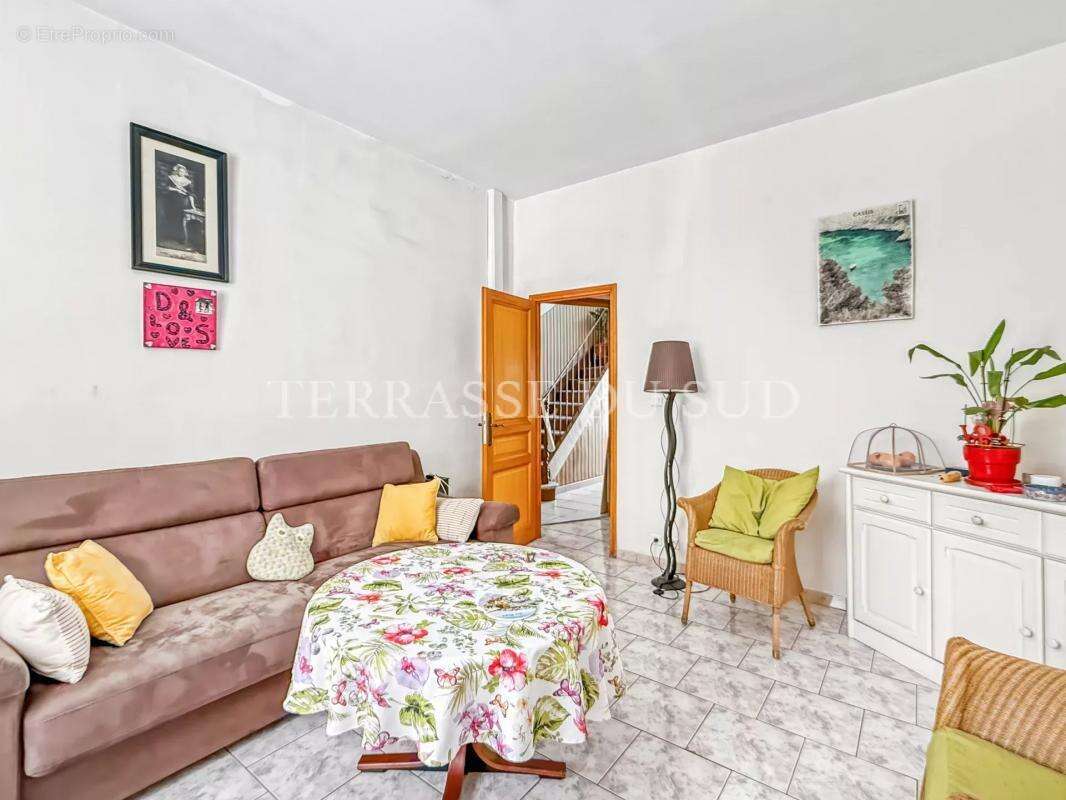 Appartement à MARSEILLE-5E