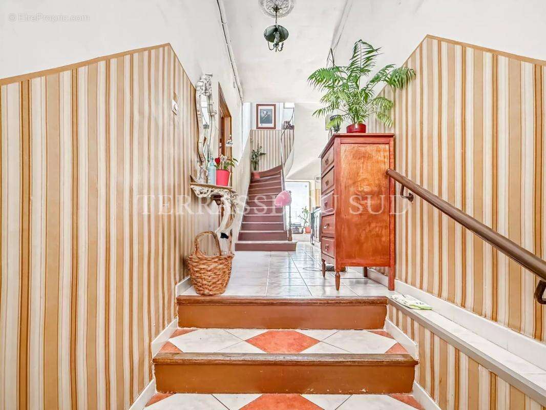 Appartement à MARSEILLE-5E