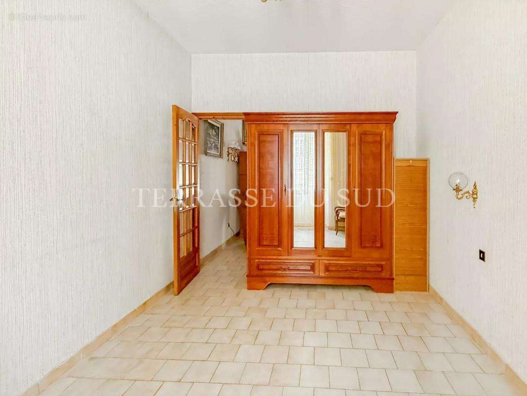 Appartement à MARSEILLE-5E