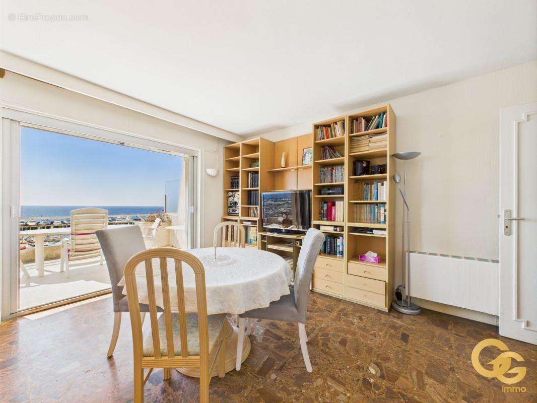 Appartement à MANDELIEU-LA-NAPOULE