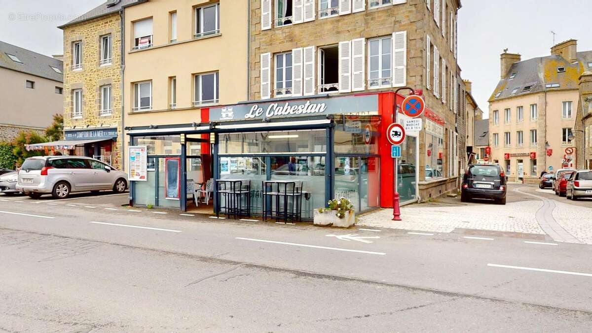 Commerce à SAINT-VAAST-LA-HOUGUE