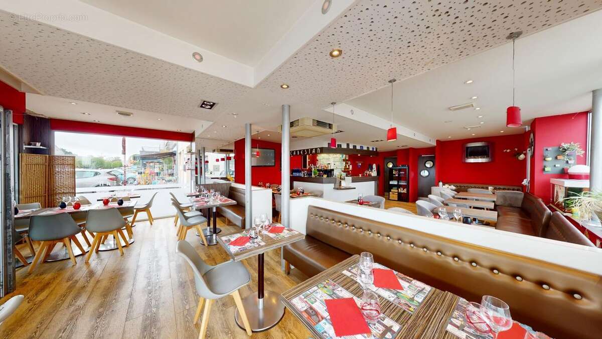 Commerce à SAINT-VAAST-LA-HOUGUE