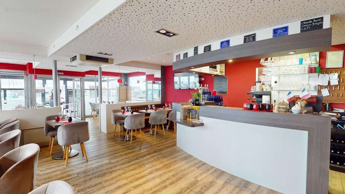 Commerce à SAINT-VAAST-LA-HOUGUE