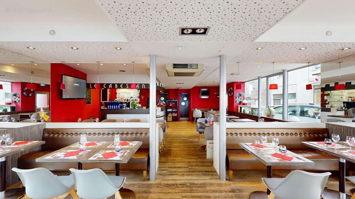 Commerce à SAINT-VAAST-LA-HOUGUE