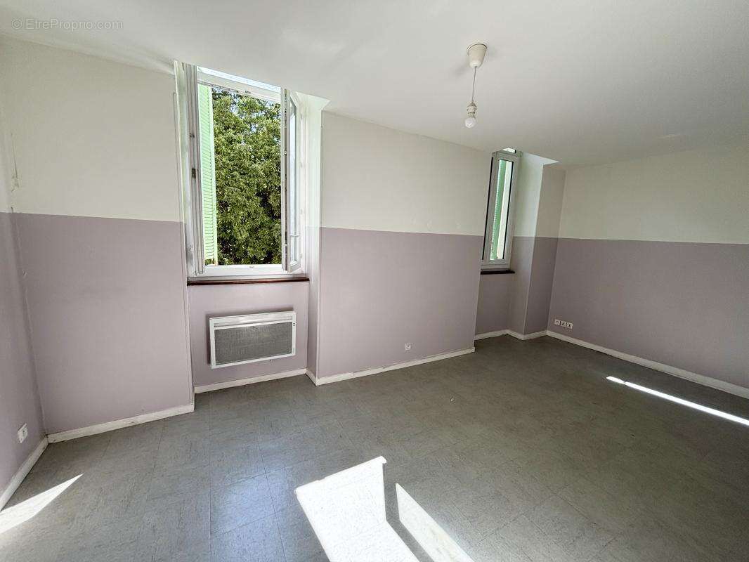 Appartement à ROQUEVAIRE