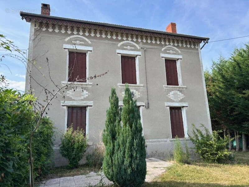Maison à LUZILLAT