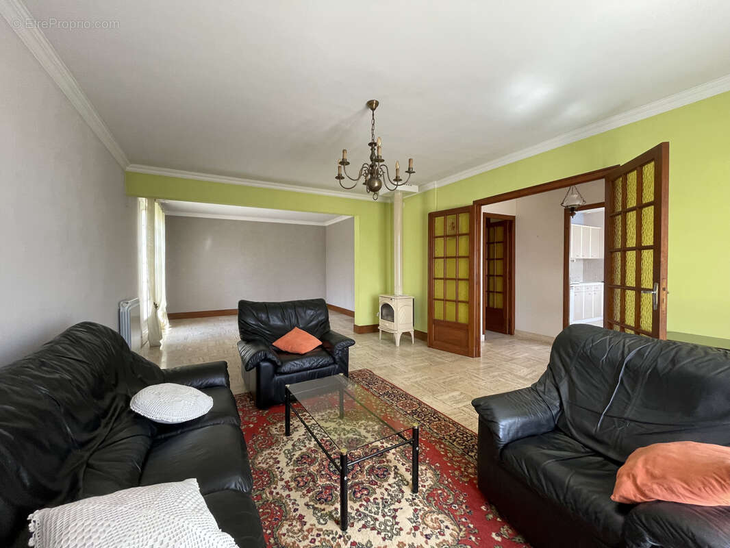 Maison à SAINT-GEORGES-BUTTAVENT