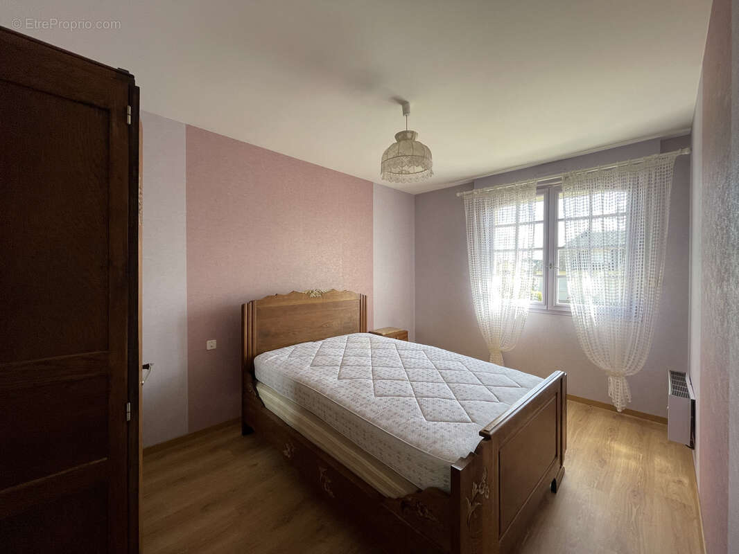 Maison à SAINT-GEORGES-BUTTAVENT