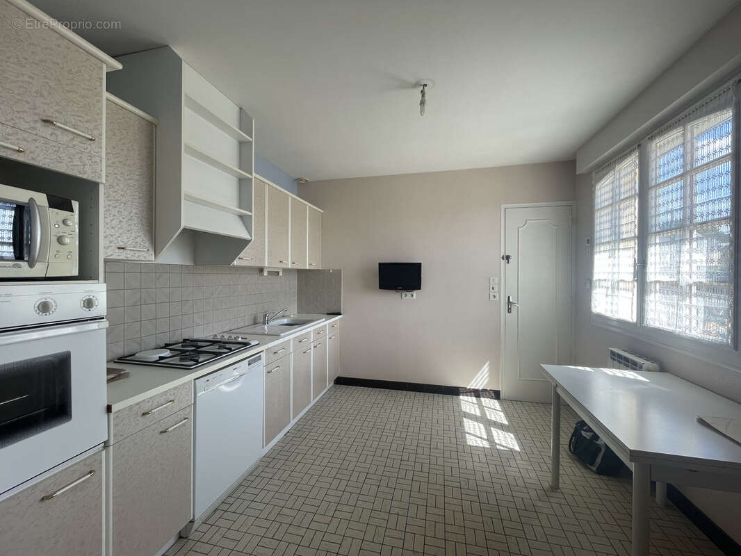 Maison à SAINT-GEORGES-BUTTAVENT