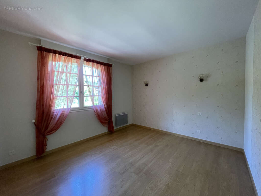 Maison à SAINT-GEORGES-BUTTAVENT