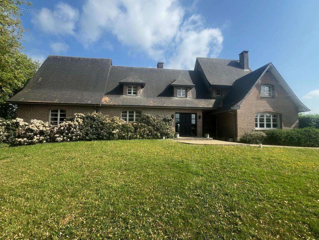 Maison à AVESNES-SUR-HELPE