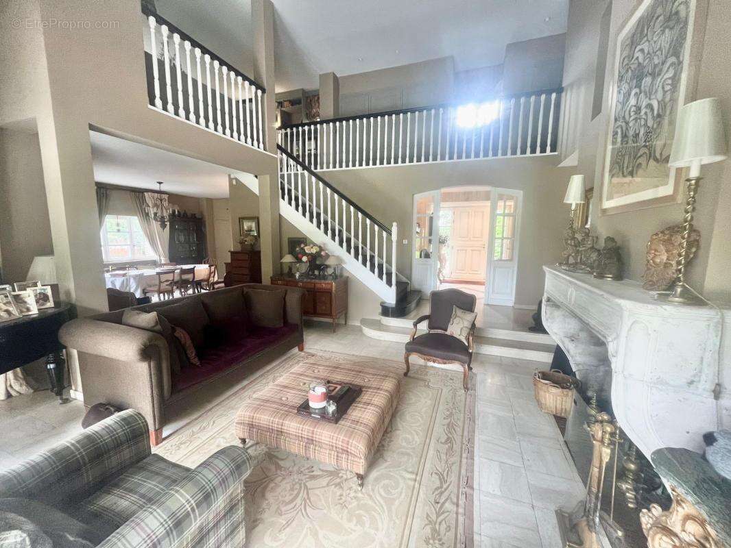 Maison à AVESNES-SUR-HELPE