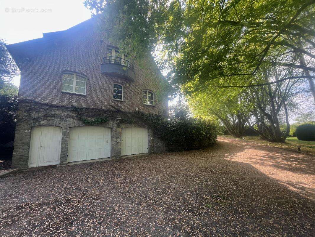 Maison à AVESNES-SUR-HELPE