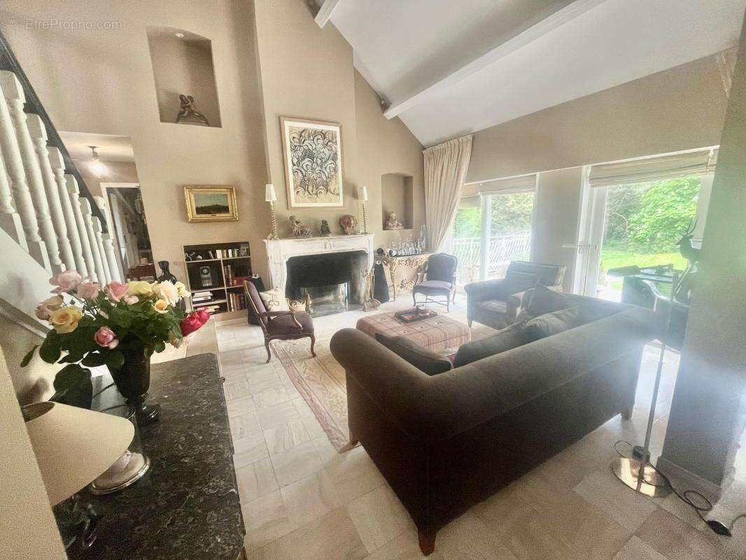 Maison à AVESNES-SUR-HELPE