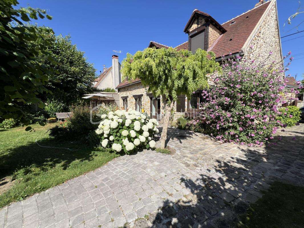 Maison à SAINT-FARGEAU-PONTHIERRY