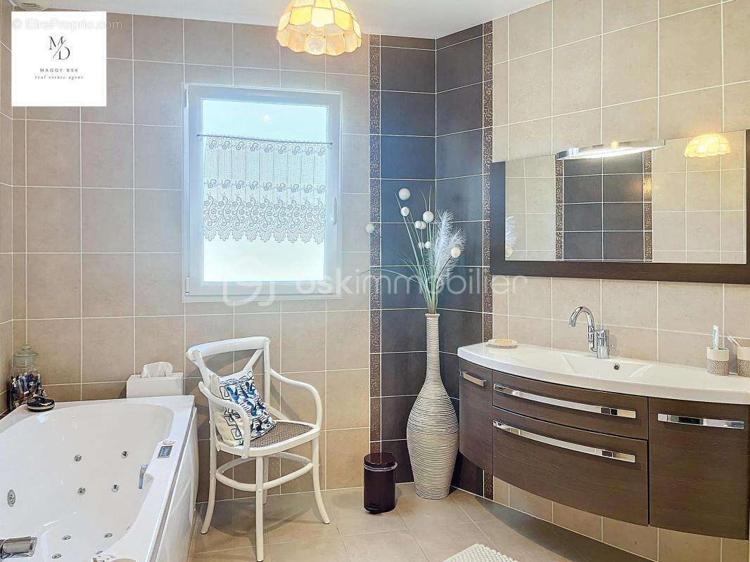 Maison à ARC-LES-GRAY