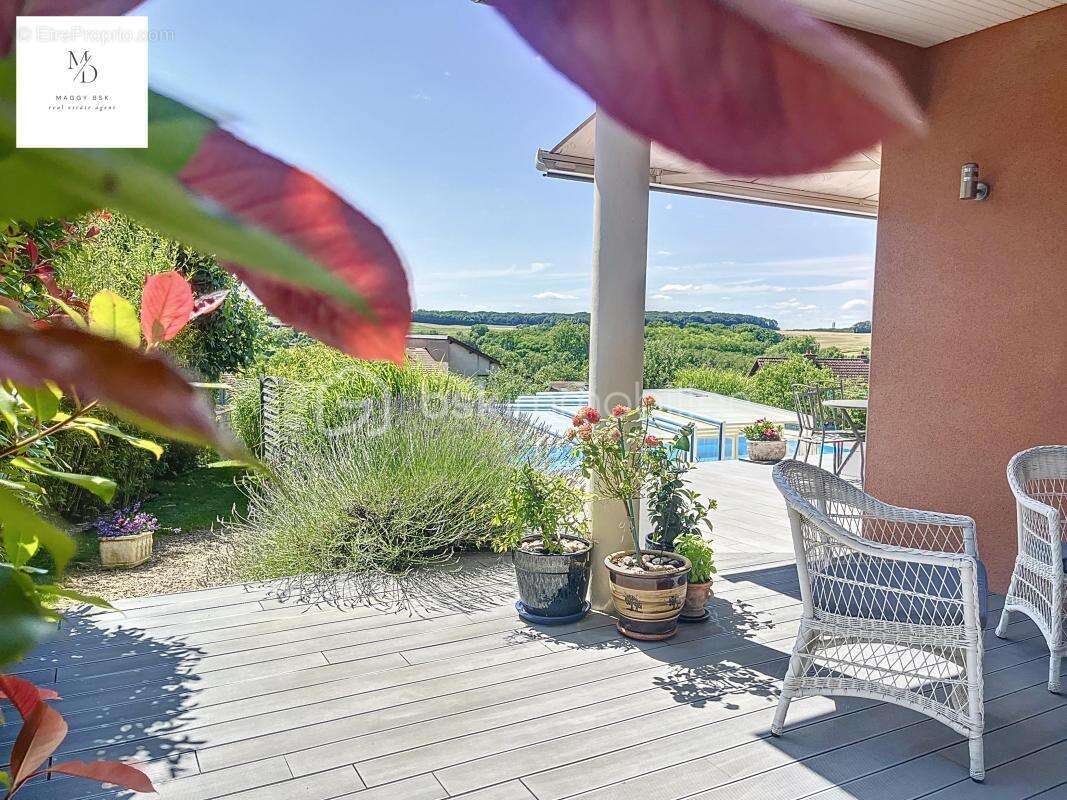 Maison à ARC-LES-GRAY