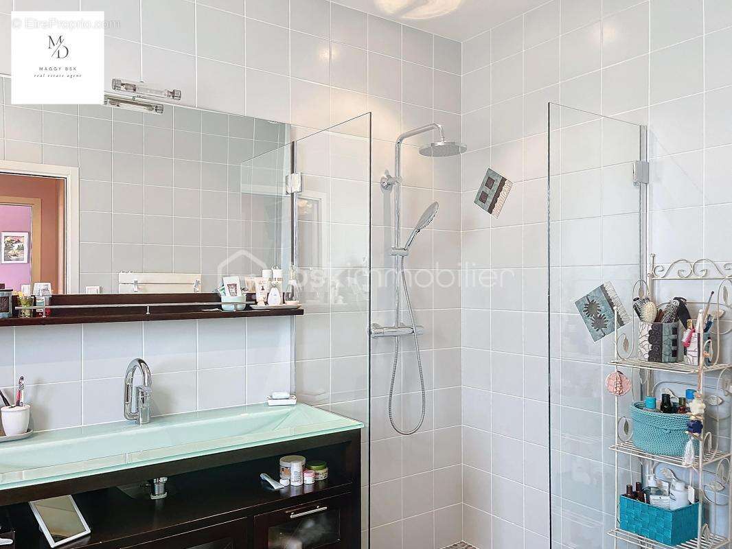 Maison à ARC-LES-GRAY