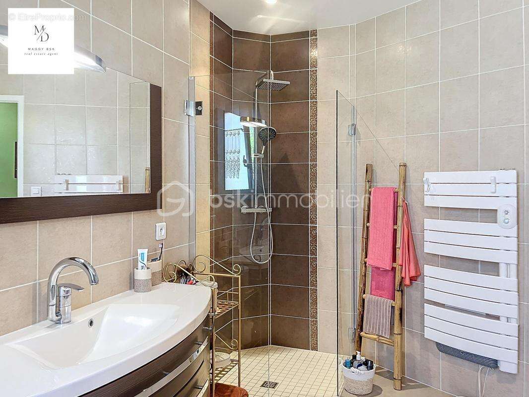 Maison à ARC-LES-GRAY