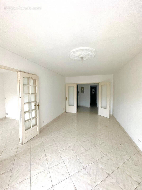 Appartement à MARSEILLE-3E