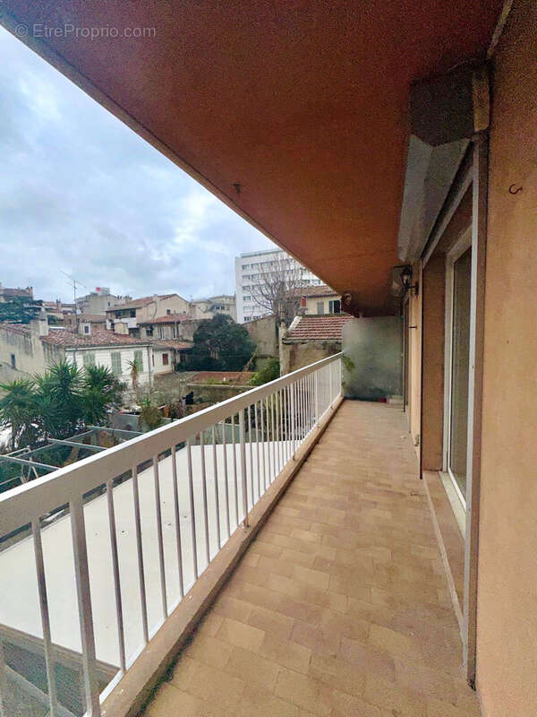Appartement à MARSEILLE-3E