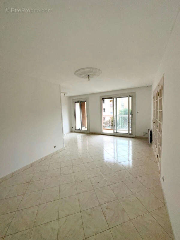 Appartement à MARSEILLE-3E