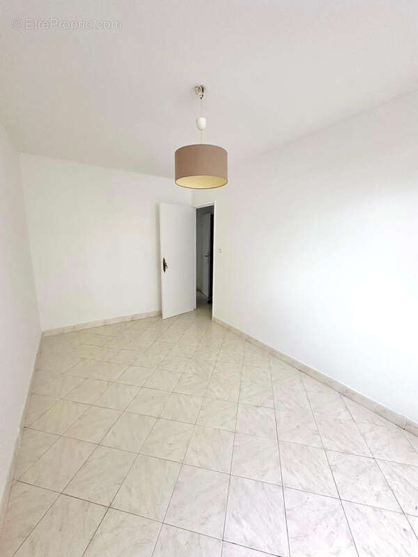 Appartement à MARSEILLE-3E