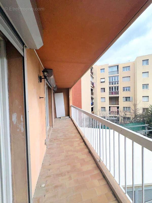 Appartement à MARSEILLE-3E