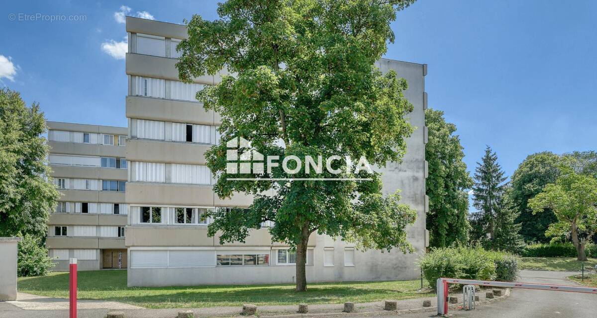 Appartement à SAVIGNY-LE-TEMPLE