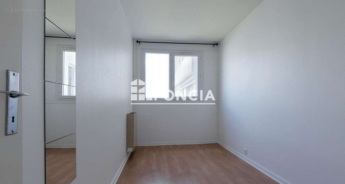 Appartement à SAVIGNY-LE-TEMPLE