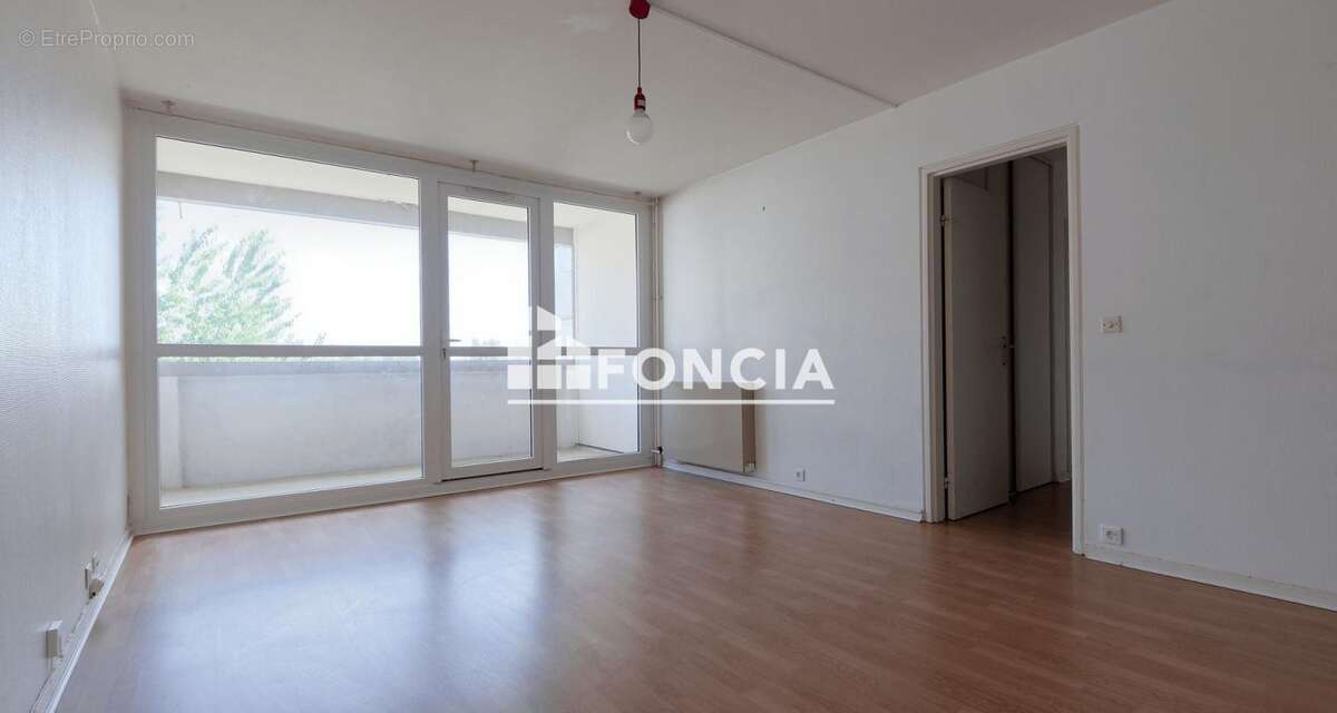 Appartement à SAVIGNY-LE-TEMPLE