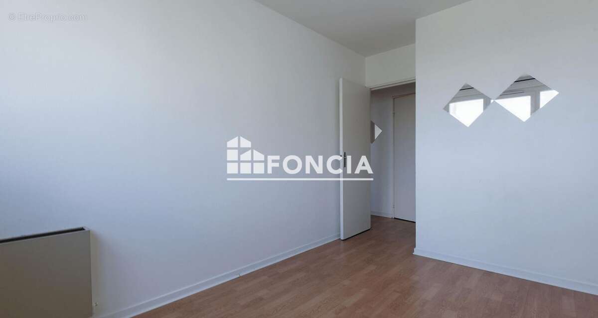 Appartement à SAVIGNY-LE-TEMPLE