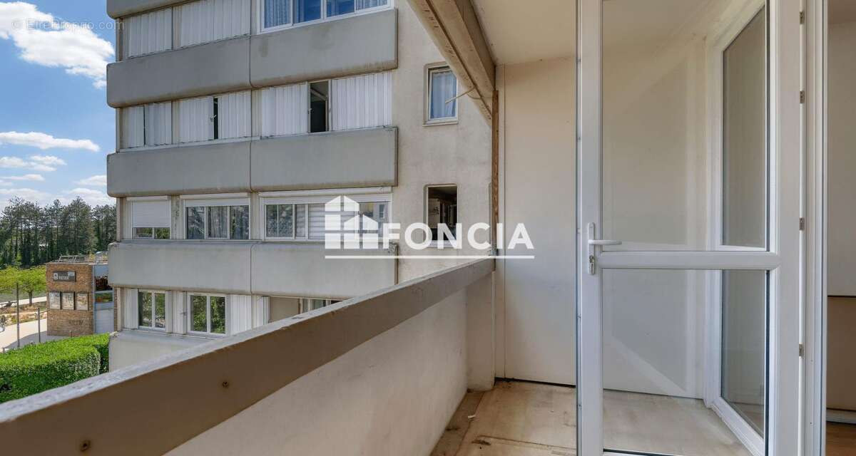 Appartement à SAVIGNY-LE-TEMPLE