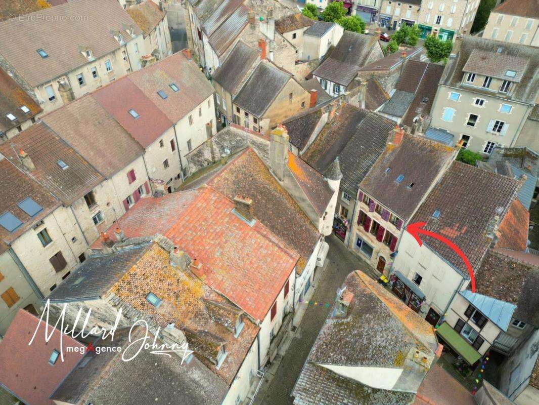 Appartement à SAINT-GENGOUX-LE-NATIONAL