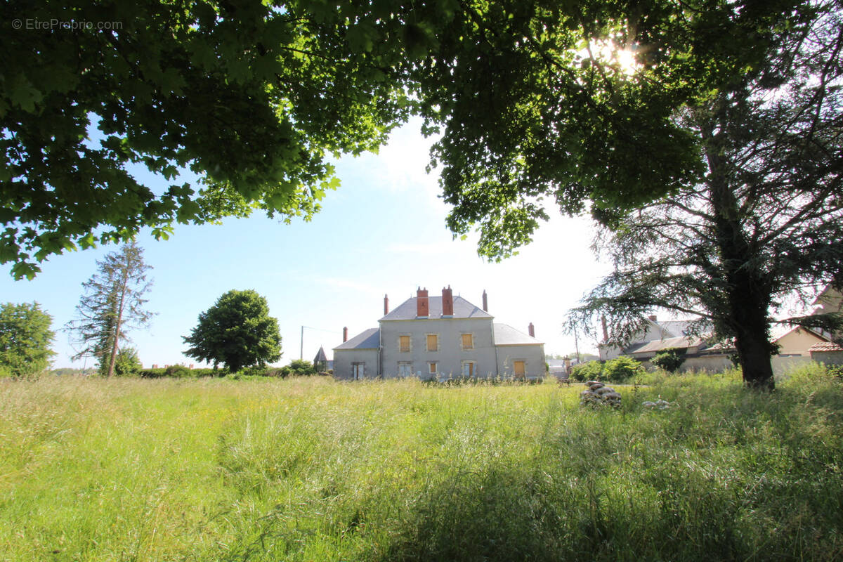 Maison à MARSEILLES-LES-AUBIGNY