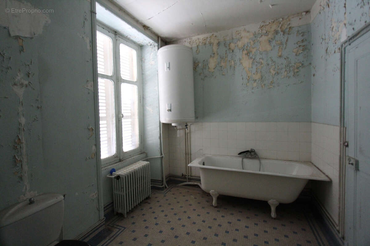 Maison à MARSEILLES-LES-AUBIGNY