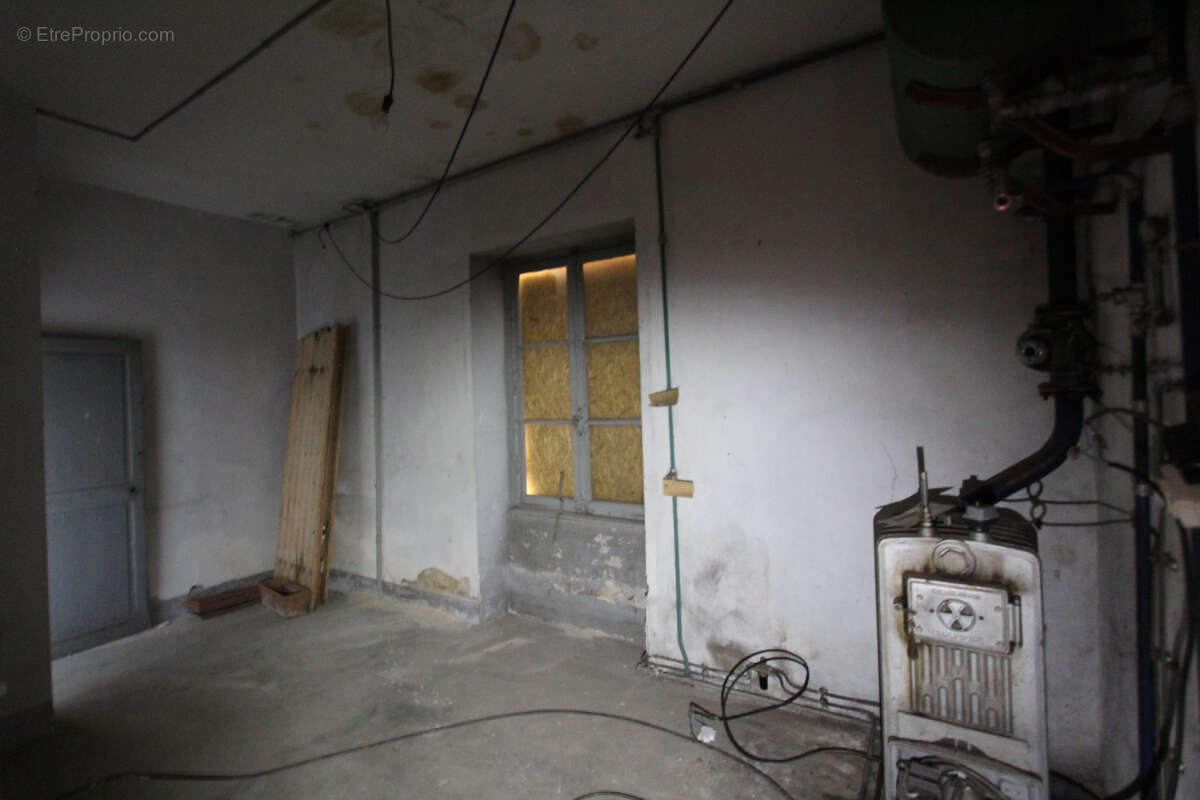 Maison à MARSEILLES-LES-AUBIGNY