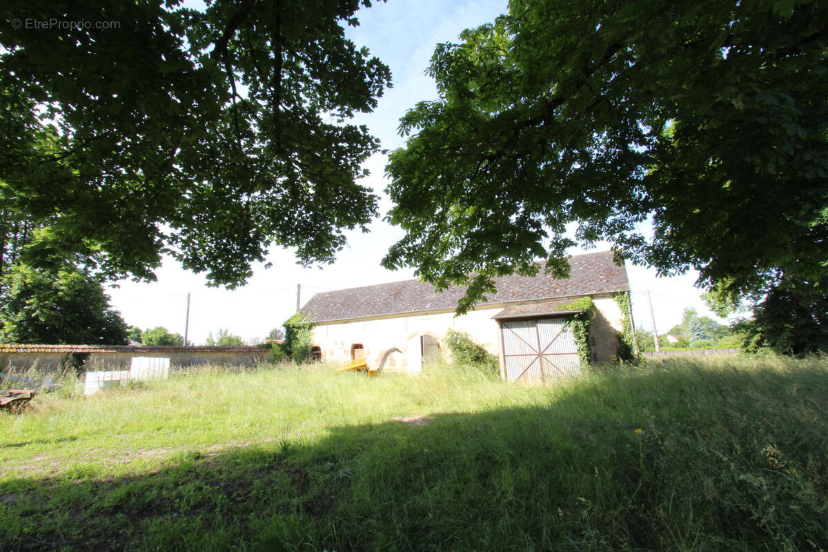 Maison à MARSEILLES-LES-AUBIGNY