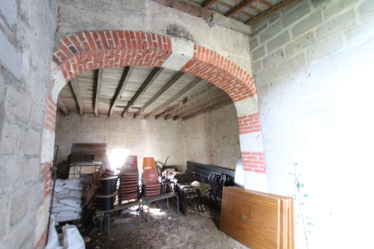 Maison à MARSEILLES-LES-AUBIGNY