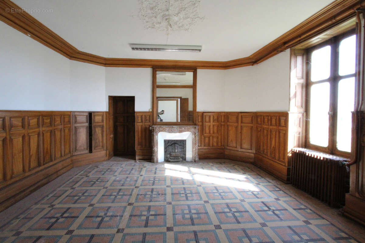 Maison à MARSEILLES-LES-AUBIGNY